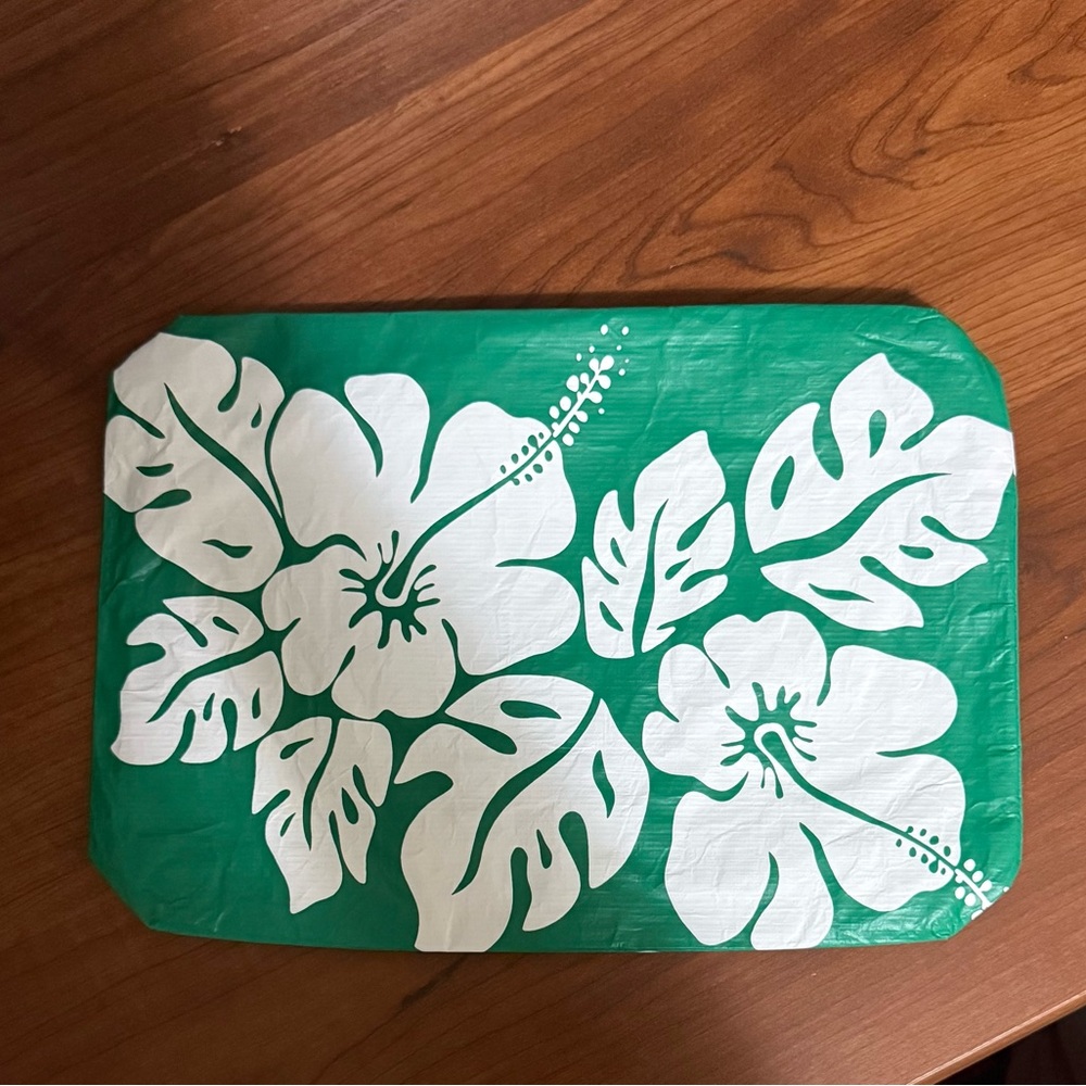 ALOHA Collection Small Green Hibiscus Pouch - Picture 3 of 5